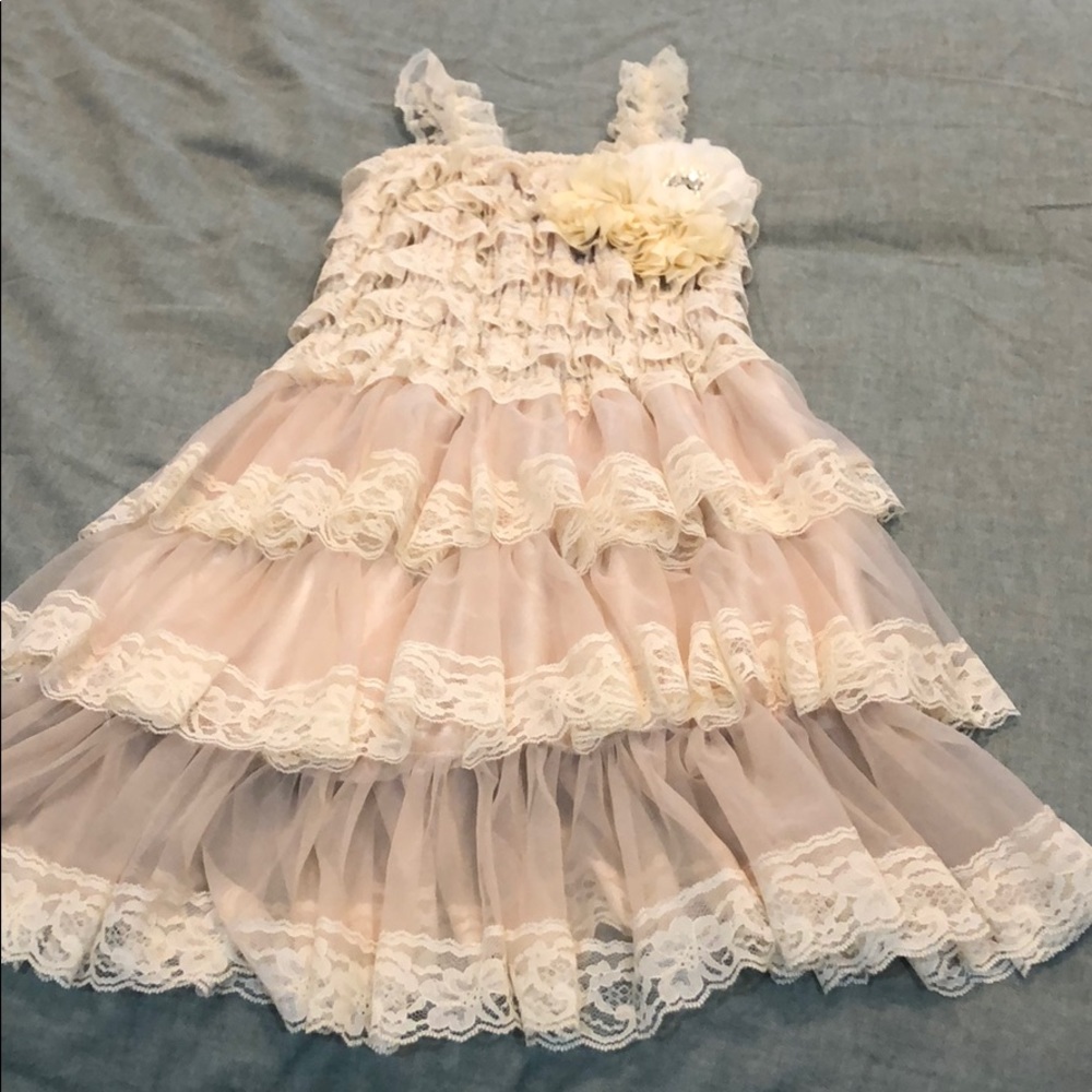 Chic lace ruffled dress